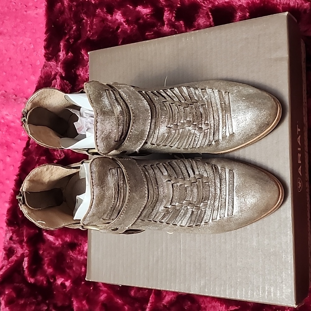Unbridled Ariat JaElle Metallic Ankle Boots
